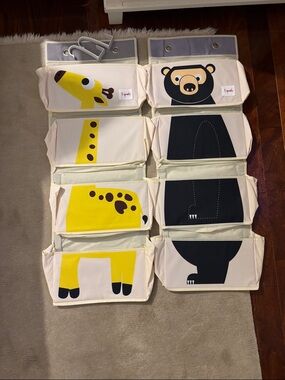 Kids Hanging Animal Storage Organizers - Yellow Giraffe & Black Bear